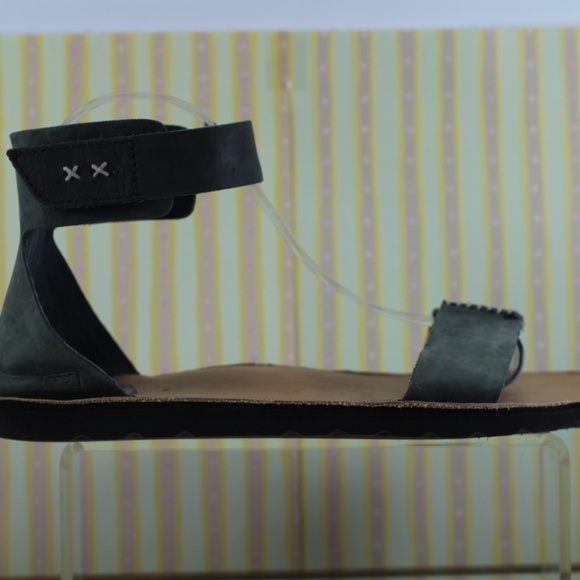 Reef Green Leather Sandals - Picture 12 of 15